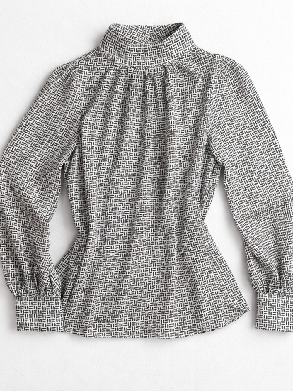 H&M Black Cream Abstract Print High Neck Blouse Size Medium